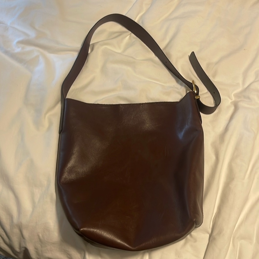 Madewell essential leather tote in raisin